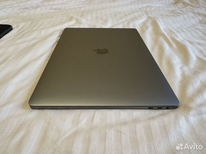 MacBook Pro 16 2019 2.4/32/1Tb - Radeon 8Gb