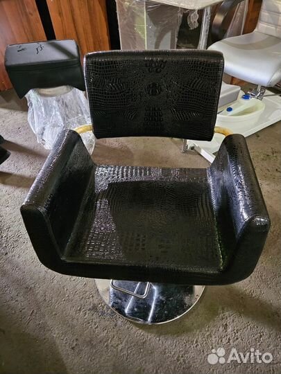 Парикмахерское кресло