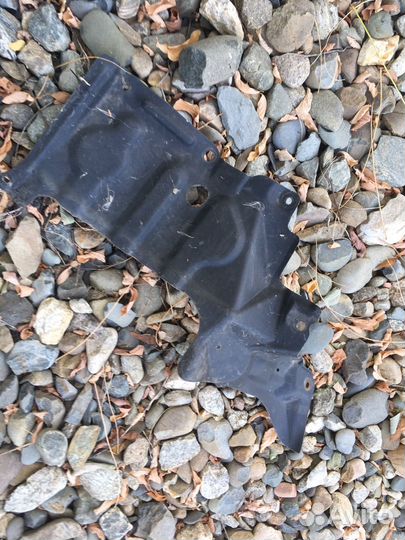 Toyota RAV4 II 2002 Защита двигателя пыльник