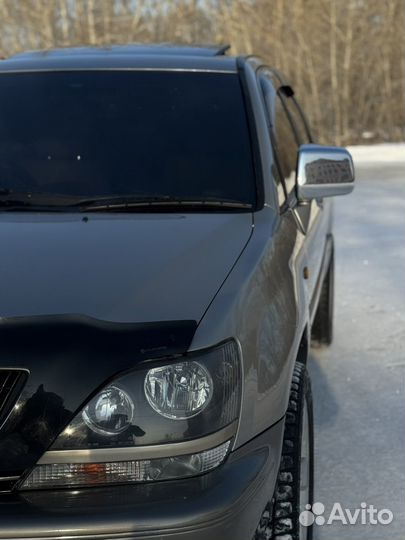 Toyota Harrier 3.0 AT, 1998, 312 000 км