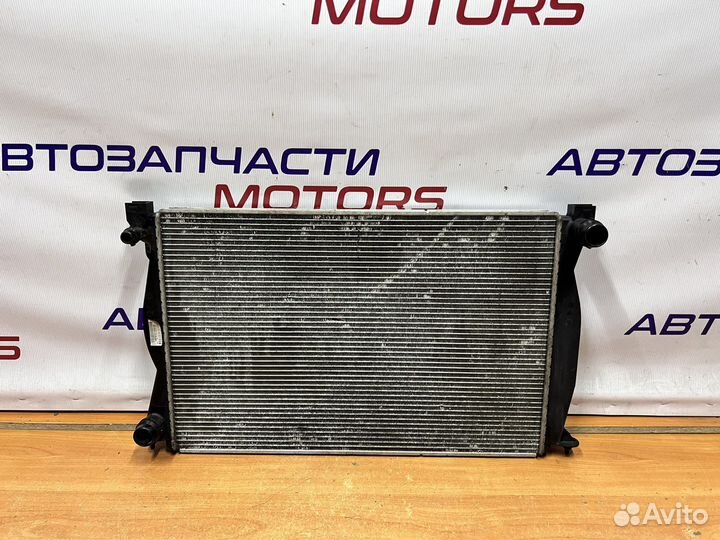 Audi A6 C6 Радиатор охлаждения двигателя