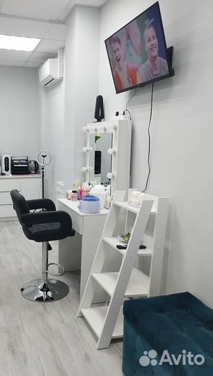 Гримерный столик со стулом
