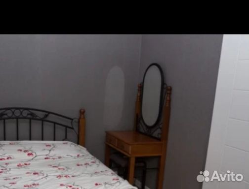 Туалетный столик с зеркалом с пуфиком