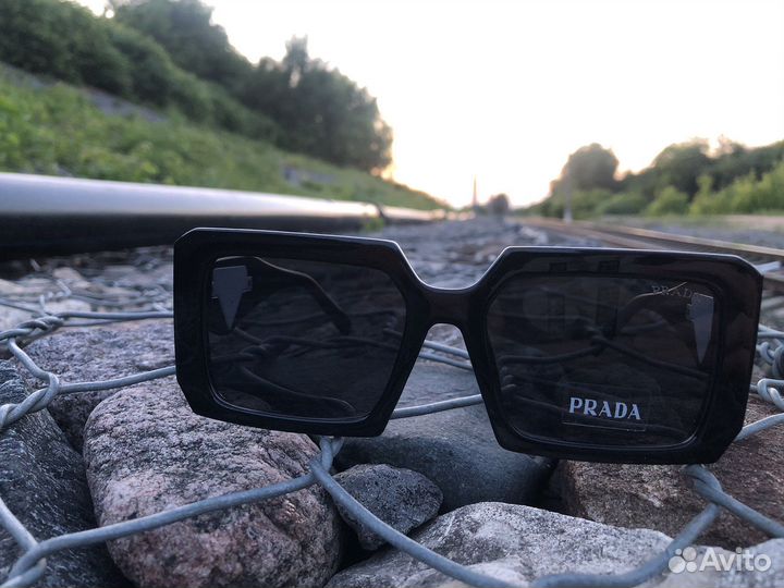 Солнцезащитные очки prada квадратные линзы