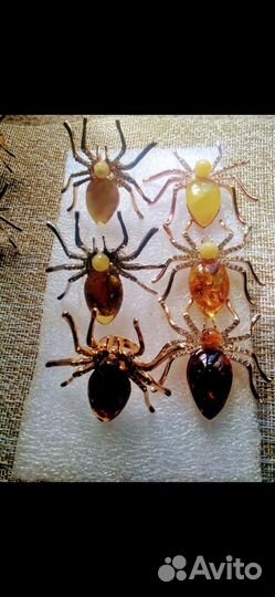 Кольца брошки янтарь