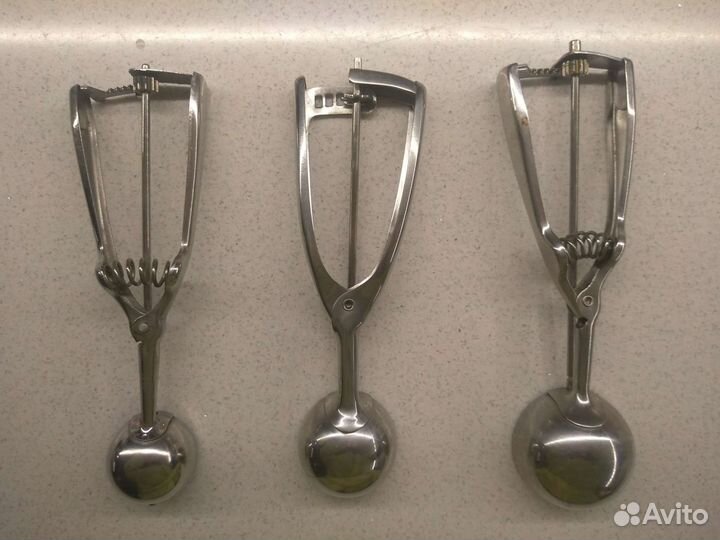 Ложка для мороженого с выталкивателем