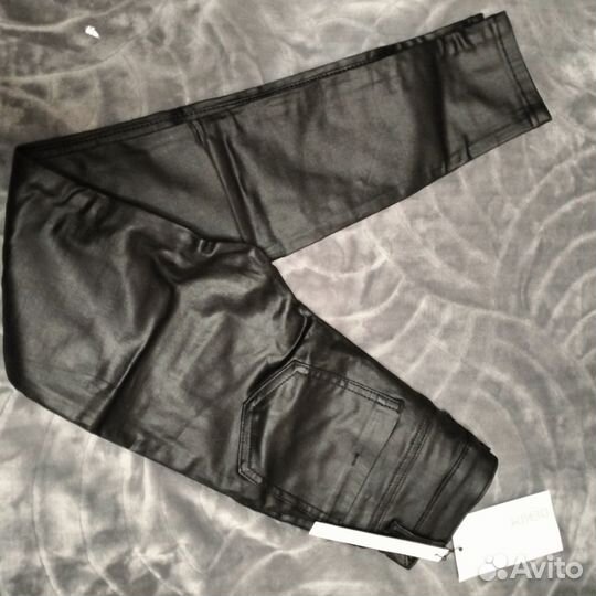 Брюки под кожу размер 25, на тонкую талию, новые