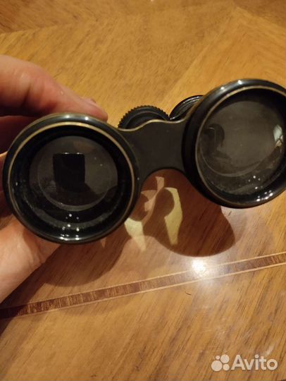 Бинокль старинный в кожаном футляре