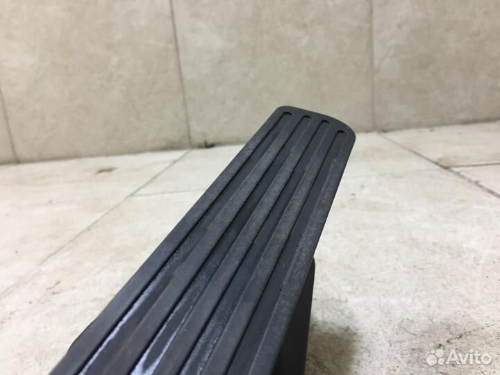 Педаль газа Volkswagen Tiguan 5N1 2007-2011г