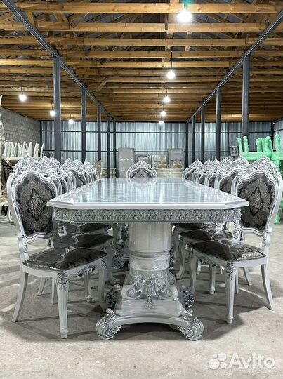 Стол обеденный