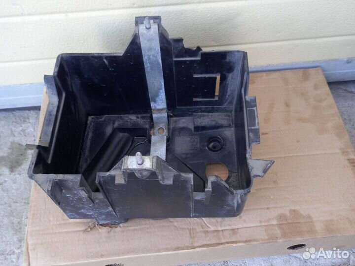 Форд фьюжен - площадка аккумулятора