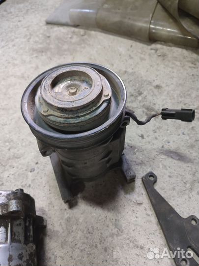 Компрессор для рефрижератора под ремонт