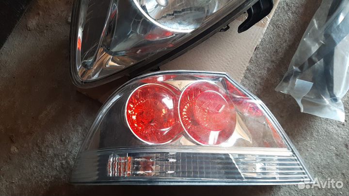 Фары на mitsubishi lancer 9