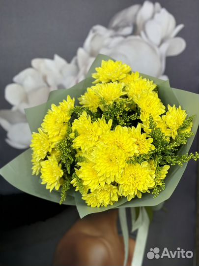 Букет белых/желтых кустовых хризантем