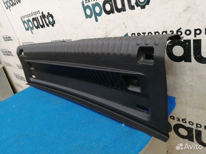 Обшивка задней панели 5N0863459 Volkswagen Tiguan