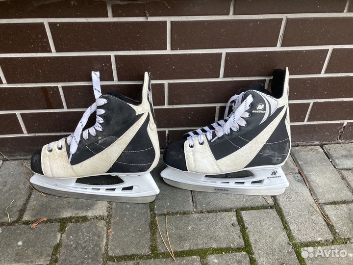 Коньки хоккейные
