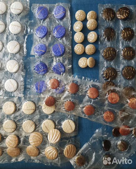 Пуговицы новые