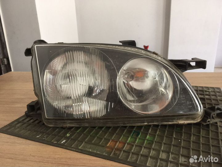 Фары toyota avensis