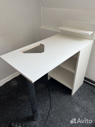 Маникюрный стол складной