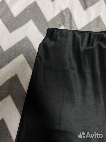 Атласная юбка миди