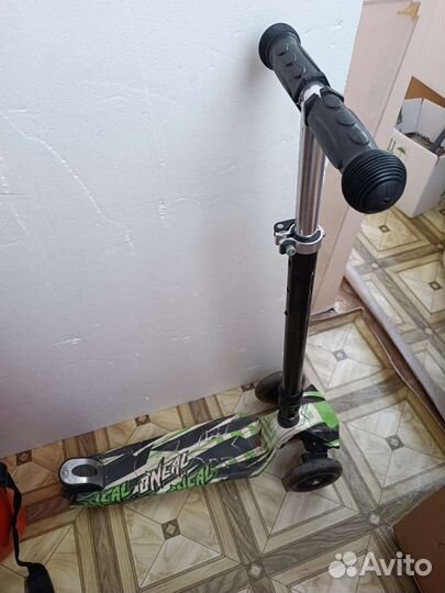 Самокат детский со светящимися колесами