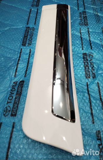 Молдинг задней двери Lc 200 левый белый