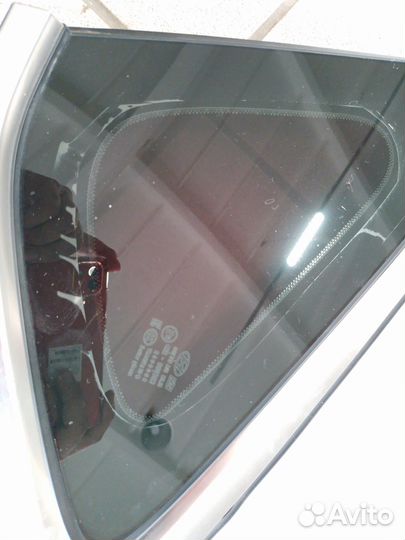 Левое боковое стекло Genesis DH 2014.Оригинал.бу