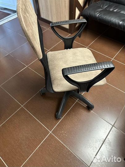 Офисное кресло