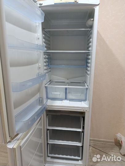 Холодильник Indesit бу