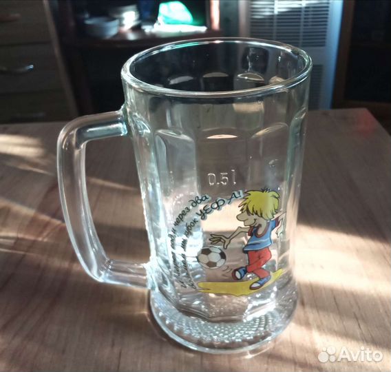 Пивные кружки и бокал