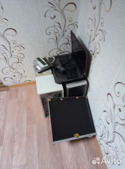 Ноутбук, 2 системника и экран на запчасти