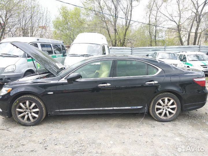 В разборе lexus LS600H
