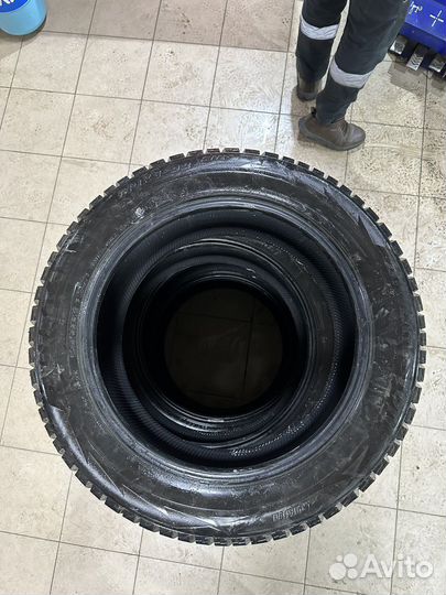 Bridgestone Blizzak Spike-02 SUV 235/55 R18