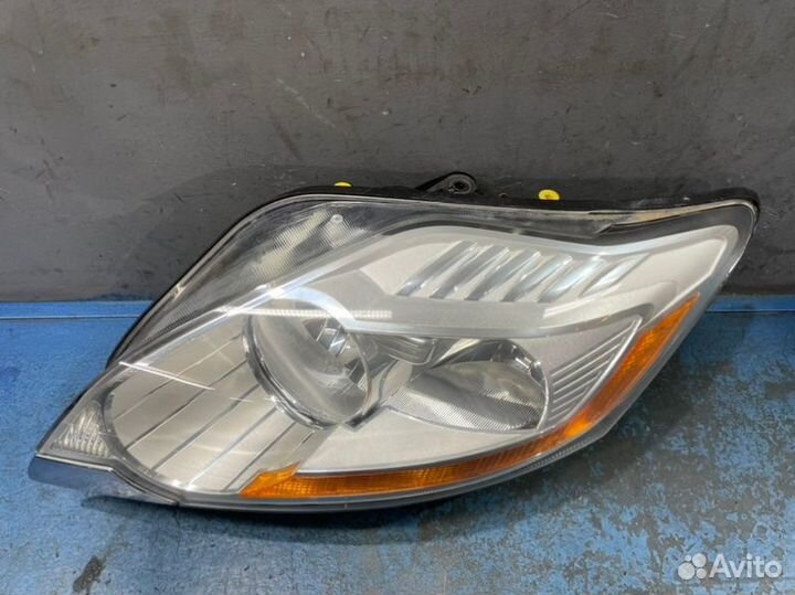 Фара галоген левая Ford Kuga CBV
