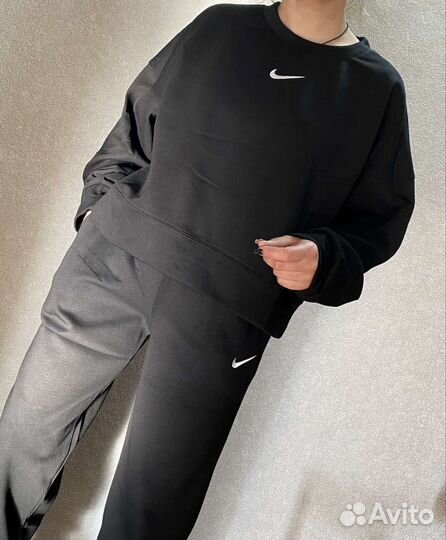 Женский спортивный костюм