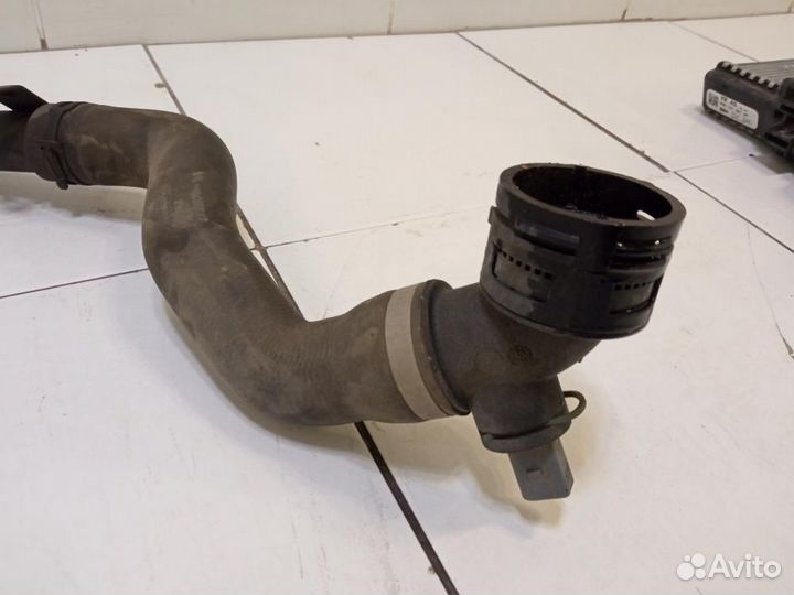 Патрубок радиатора охлаждения Audi Q7 4LB