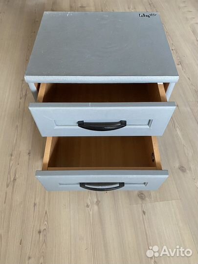 Тумба прикроватная