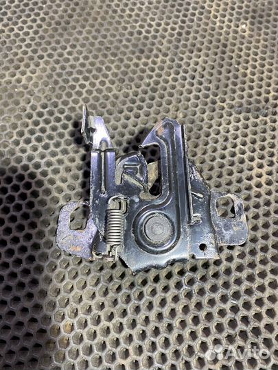 Замок капота Jeep Liberty KJ Джип Либерти