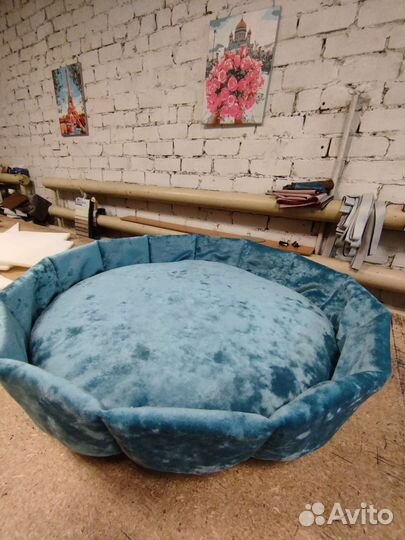 Лежанка для кошек и собак новая