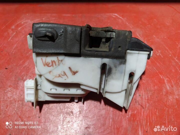 Замок двери задний левый Volkswagen Vento