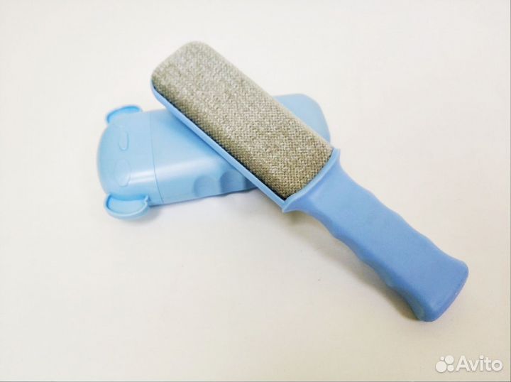 Самоочищающаяся щетка для удаления шерсти