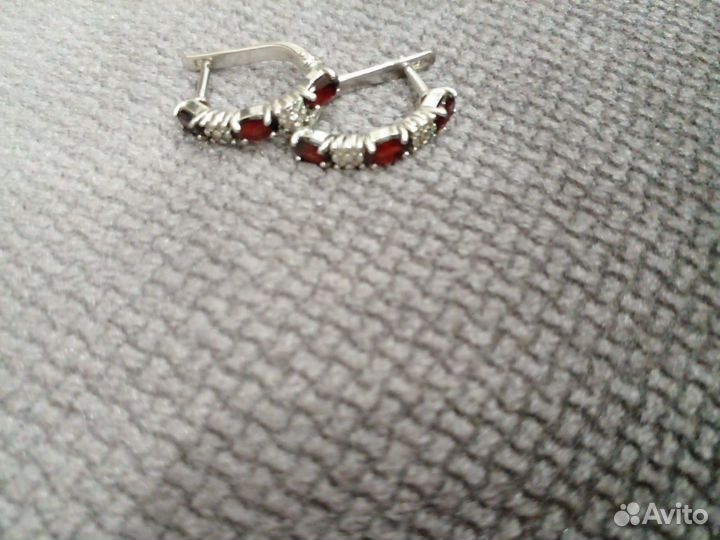 Продам серьги серебряные 925 пробы