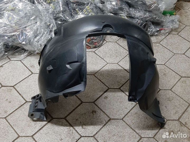 Подкрылок передий правый Рено Логан 2 Сандеро 2