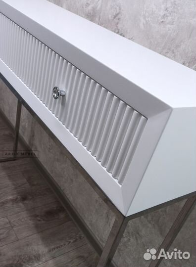 Консоль с ящиками