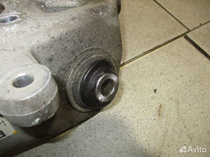 Кулак поворотный задний правый Lexus IS 200/220/2