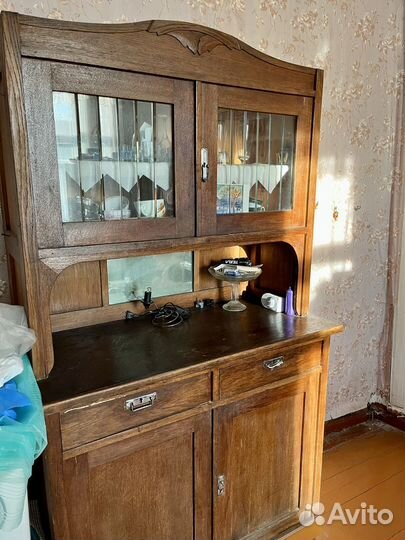 Старинный буфет в стиле модерн