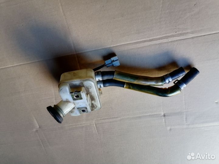 Продам бачок для тормозной жидкости