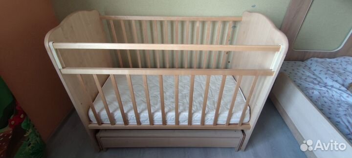 Кроватка с маятником + матрас