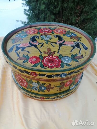 Расписные старинные предметы