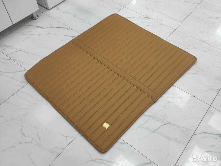 Коврик Larento кожаный в багажник Mercedes W212